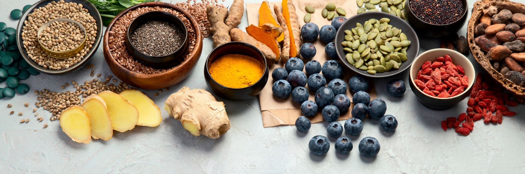 Various natural ingredients with antioxidants such as blueberries, ginger, goji berries, and pumpkin seeds